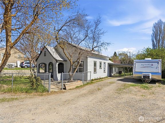 2nd image of 319 N Keller Avenue