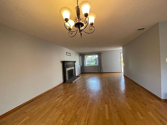 3rd image of 3489 Bridle Dr