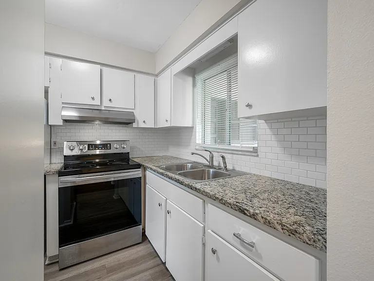 600 S Betty Ln — Photo 3