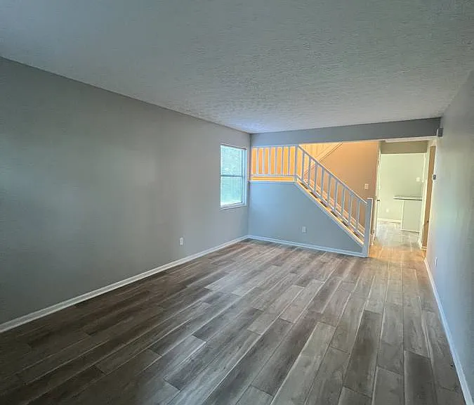 3909 Heatherglen Dr — Photo 3