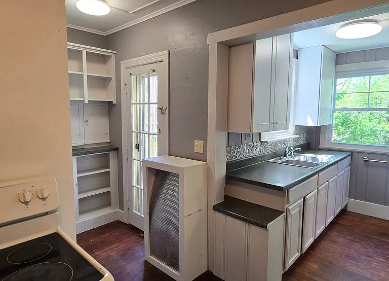 40 Maple Grove Ave #2 — Photo 3
