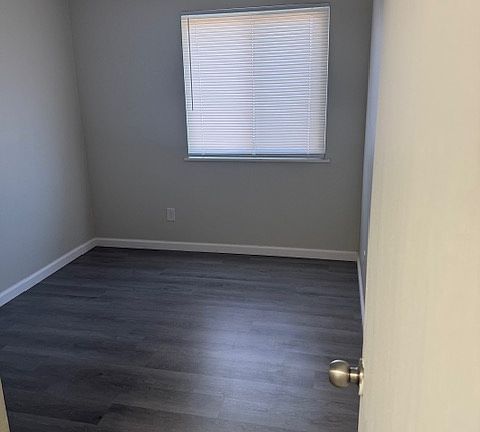 2nd image of 1004 W McBean St APT B