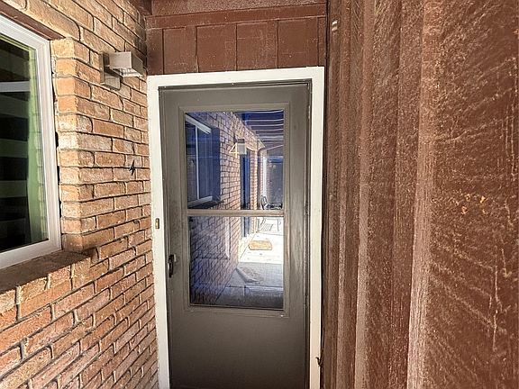 4th image of 1313 E 48th St APT 4