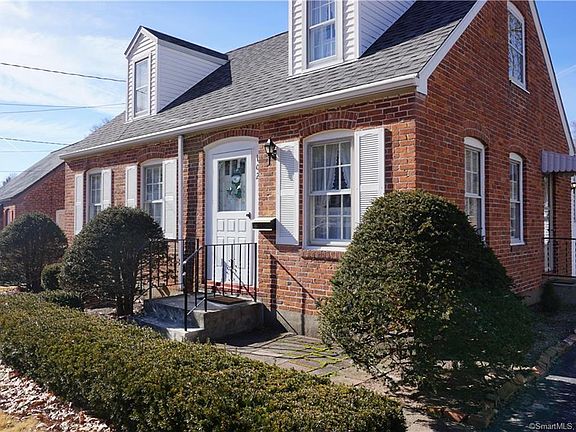 3rd image of 102 Stanwood Dr