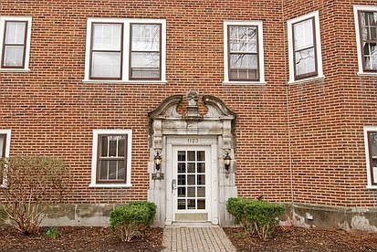 1st image of 1123 Pleasant St APT 4