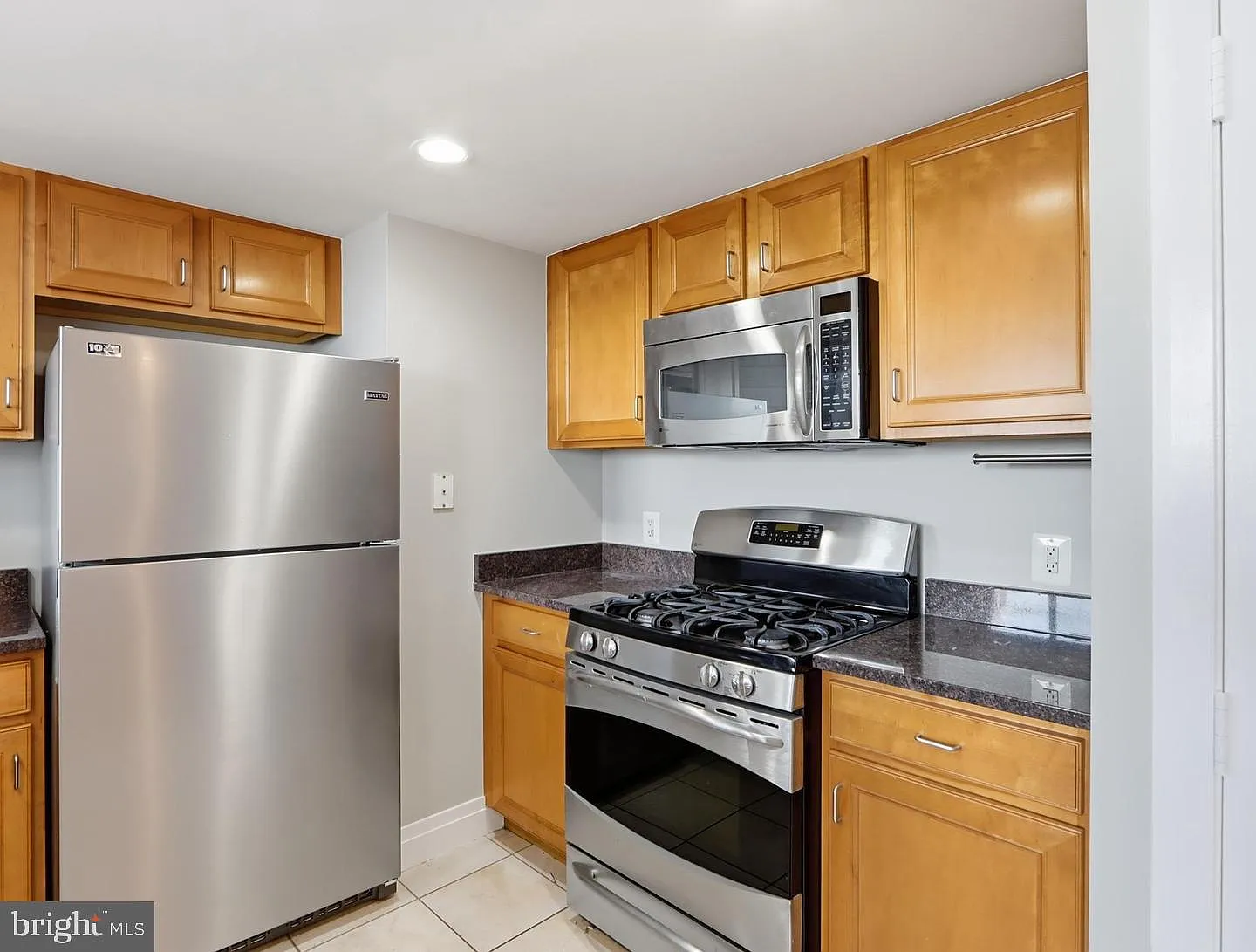 2 bed, 1.0 bath, 789 sqft, $2,000 — Photo 3