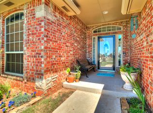 1305 Lancelot Dr, Yukon, OK 73099