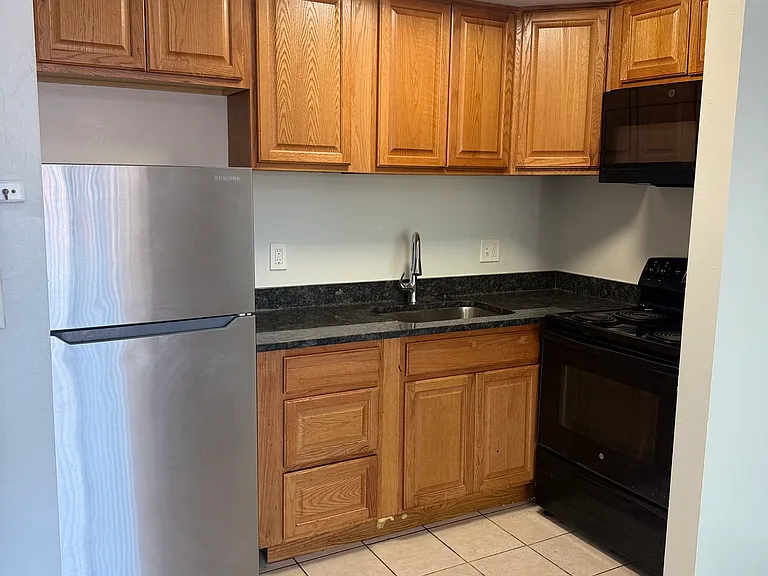 2318 Glendale Ter #1A — Photo 3