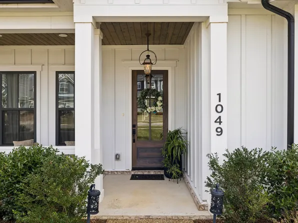 1049 Pine Creek Dr, Arrington, TN 37014
