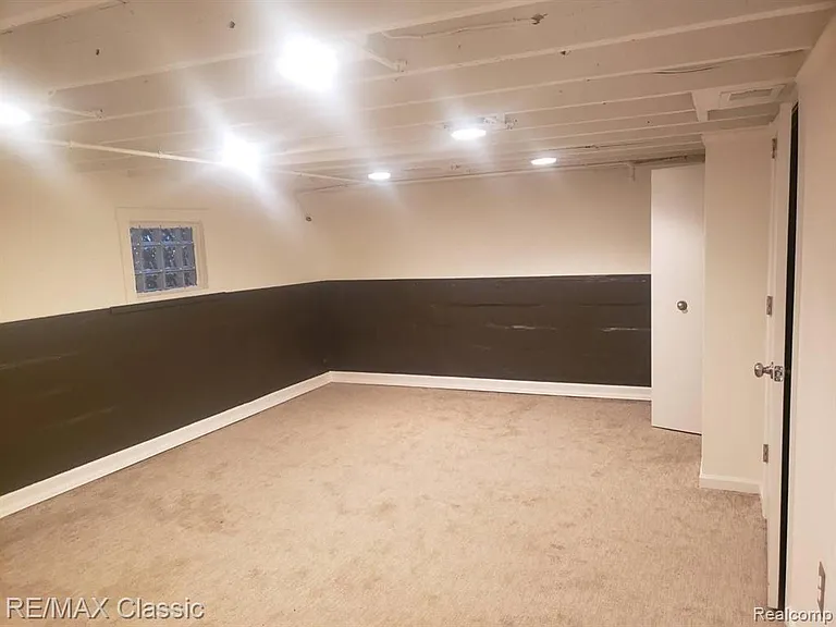 617 E 3rd St #1 — Photo 18