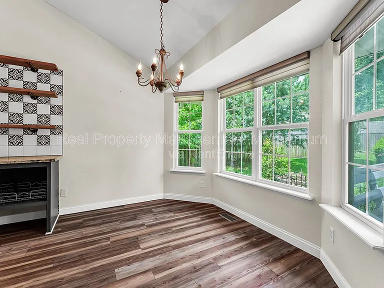 1111 W Poplar — Photo 10