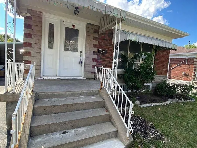 52 Grassington Cres #BASEMENT — Photo 1