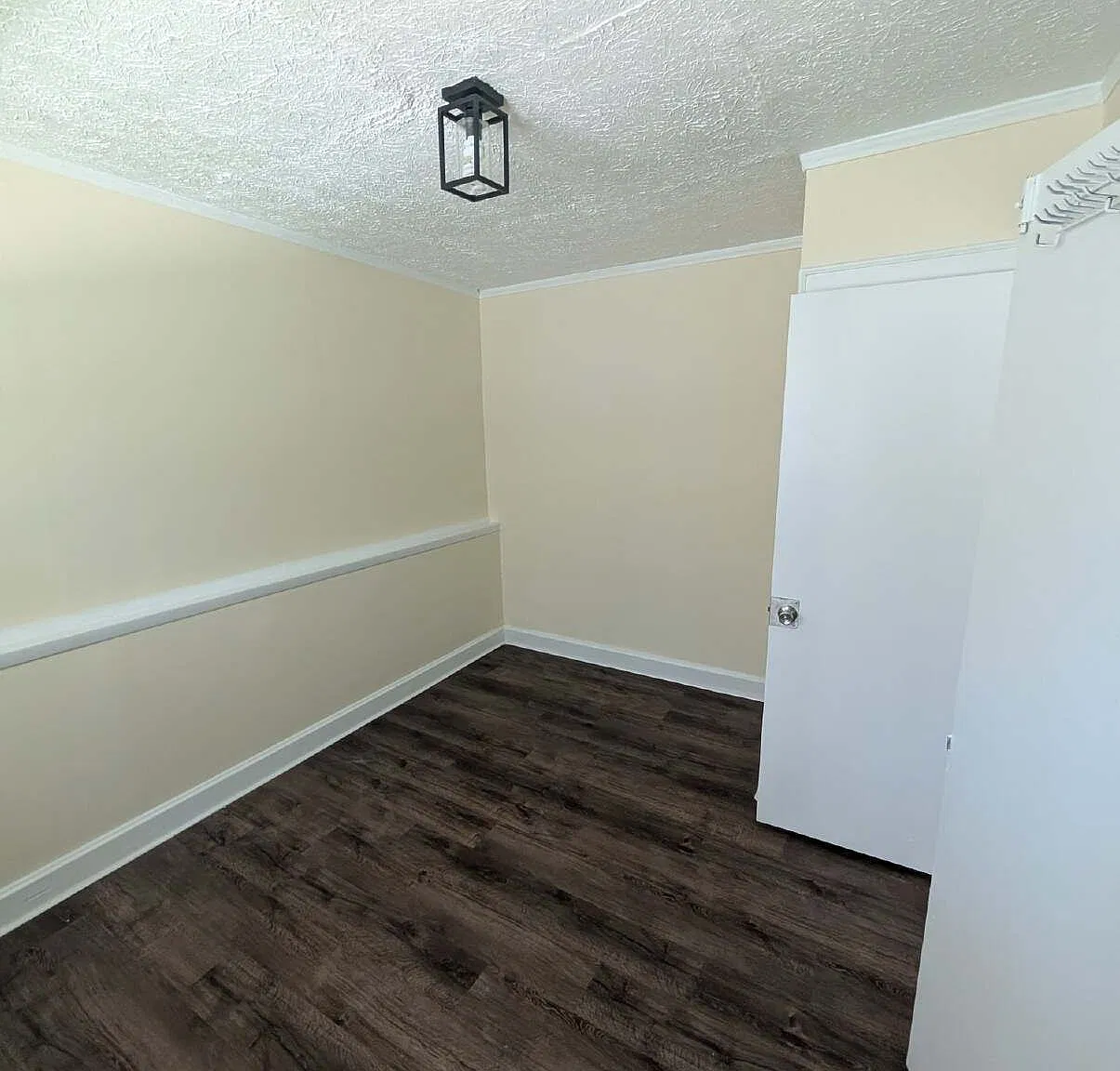 2 bed, 1.0 bath, $1,095 — Photo 4