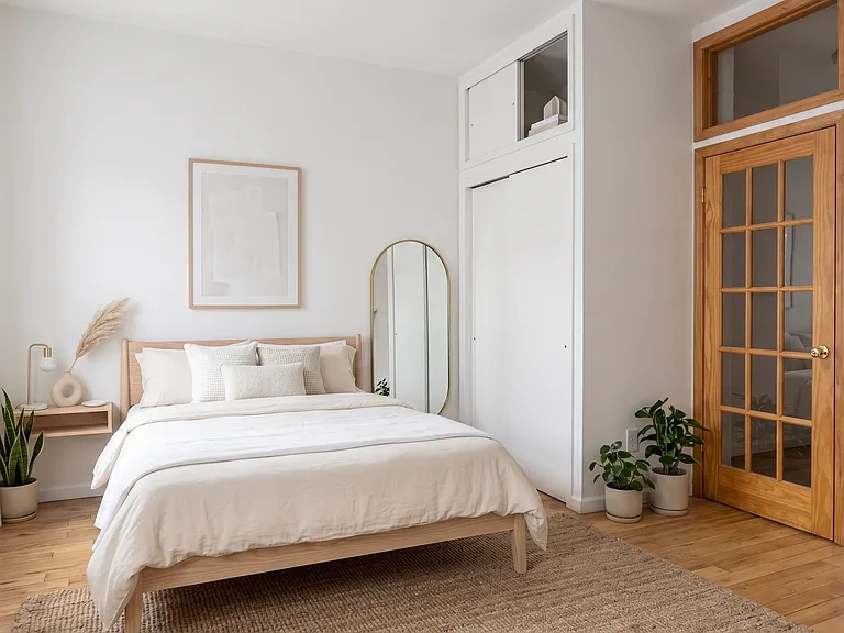 308 E 6th St #4 — Photo 3