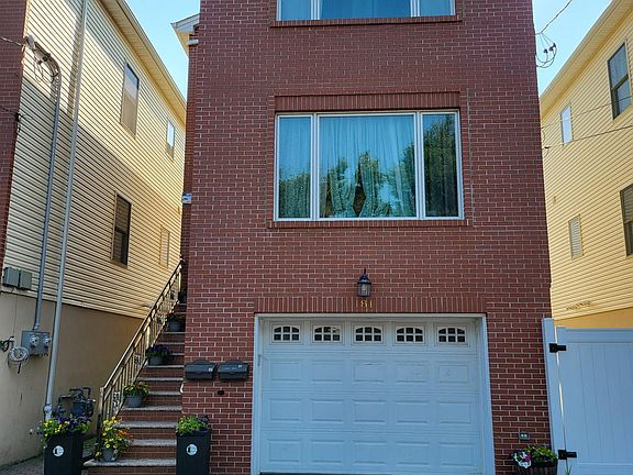 3rd image of 181 Dwight St