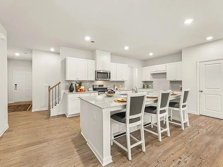 660 Point Place Dr — Photo 4