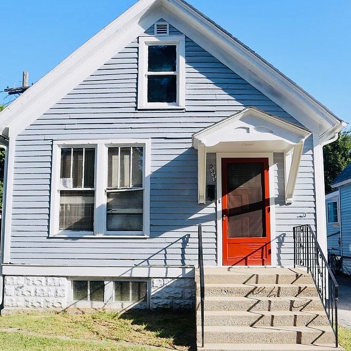 1st image of 2332 Desplaines St