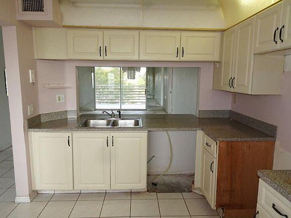 4th image of 2524 NW 104th Avenue #405