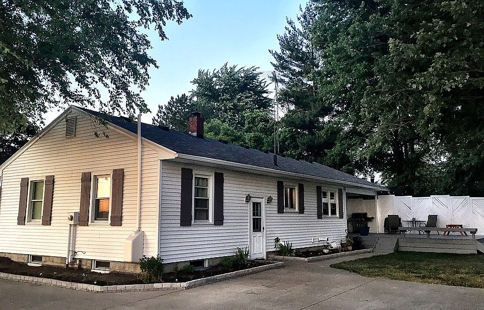 2nd image of 9055 Neowash Rd