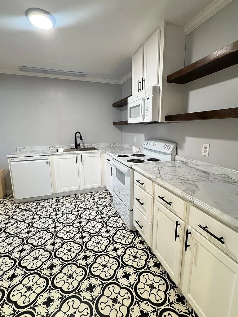 3 bed, 2.0 bath, 1888 sqft, $1,550 — Photo 4