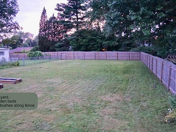 Fully-fenced in back yard!