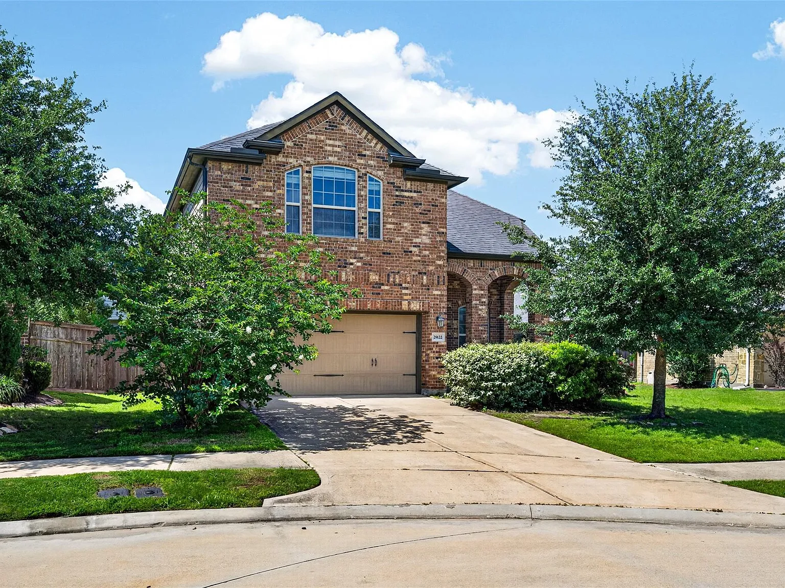 4 bed, 2.5 bath, 2555 sqft, $2,600 — Photo 3