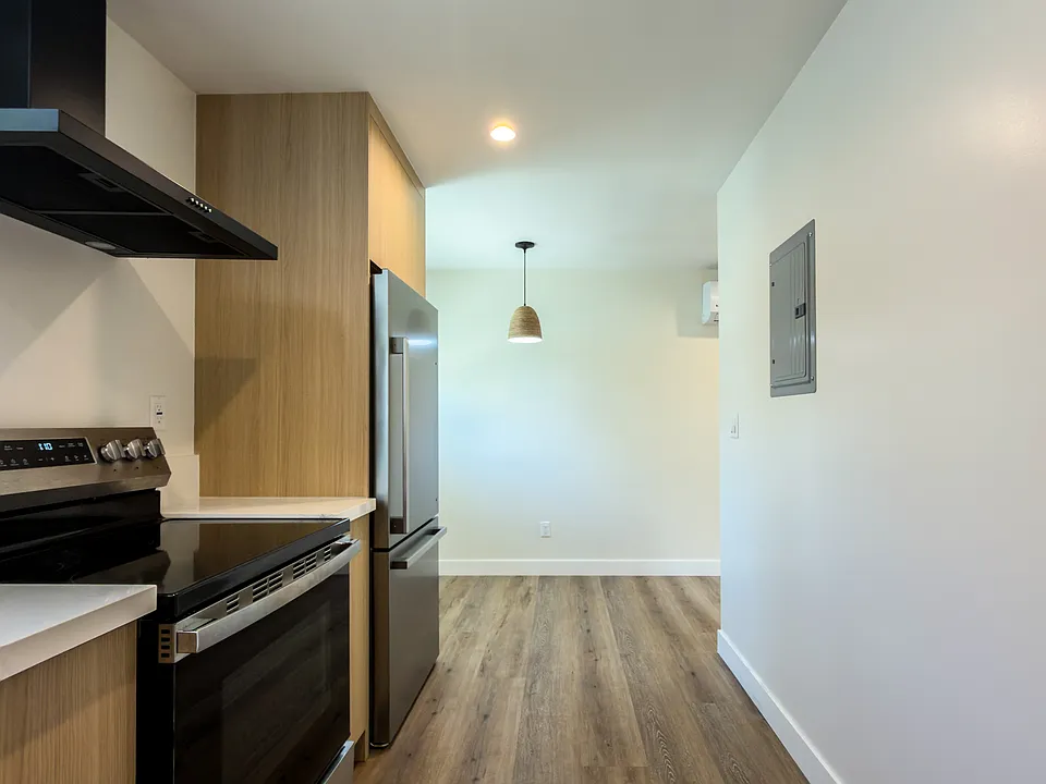 1346 S Dunsmuir Ave #1/2