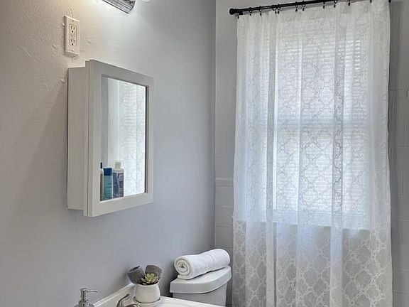 5th image of 164 Kinsley Rd