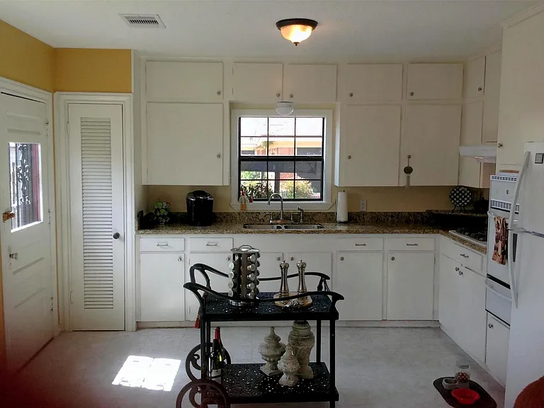 704 Sue St — Photo 10