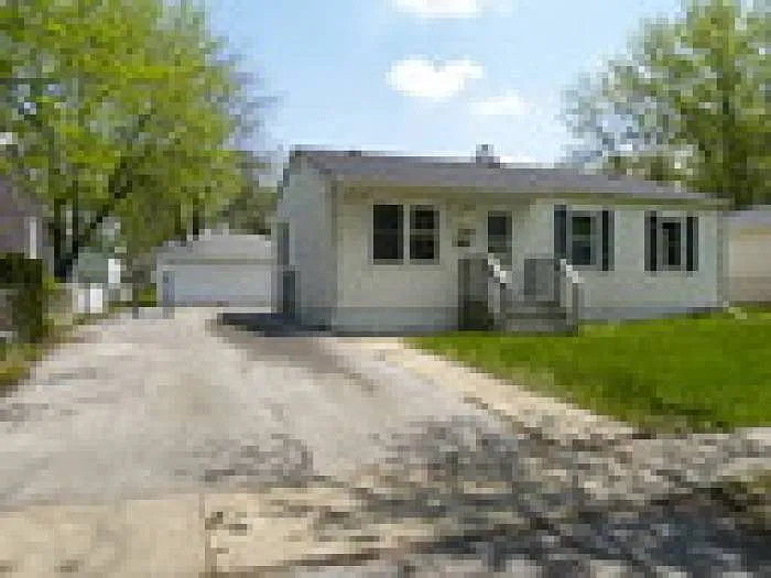 22317 Clyde Ave photo 1