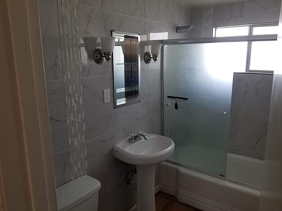 5th image of 3047 E Avalon Dr