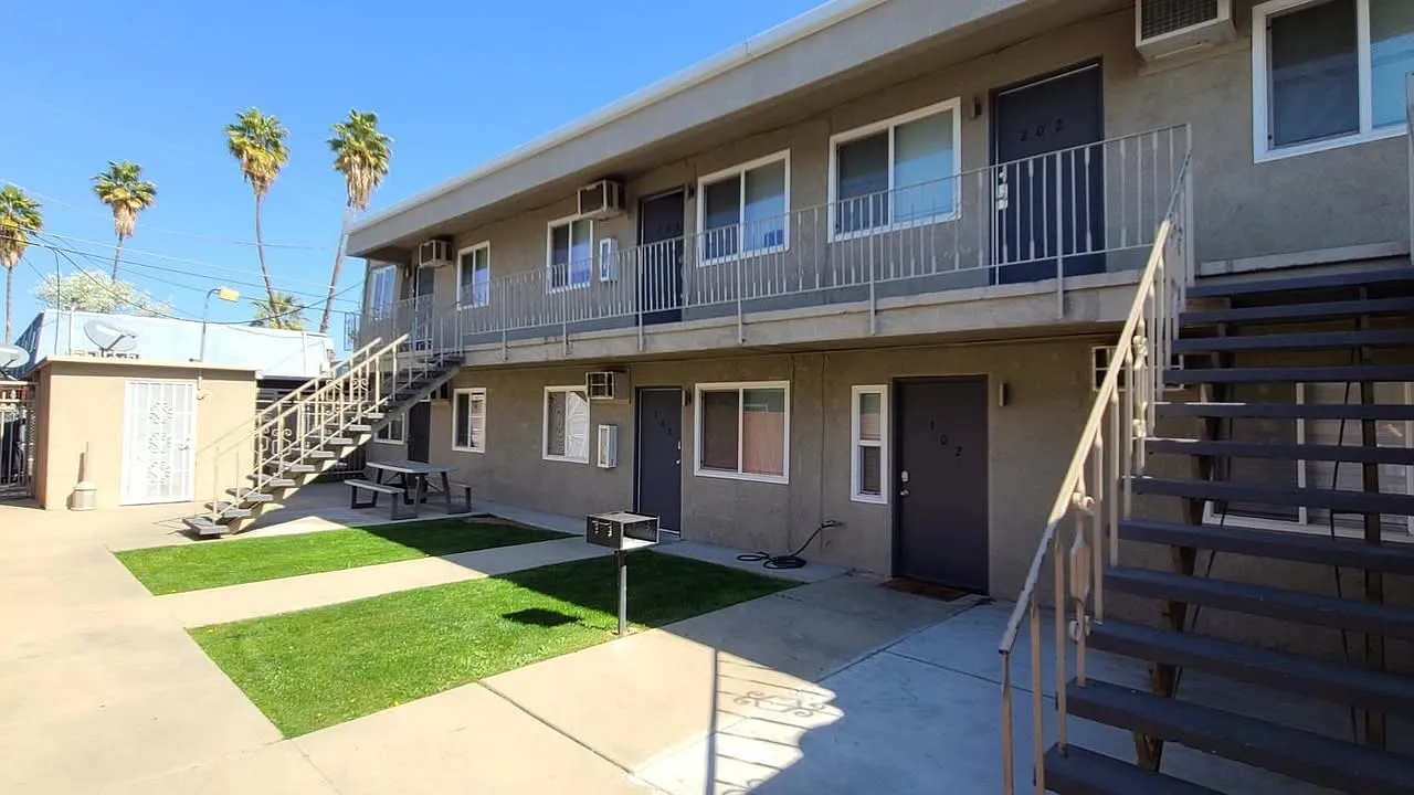 2 bed, 776 sqft, $1,195 — Photo 2