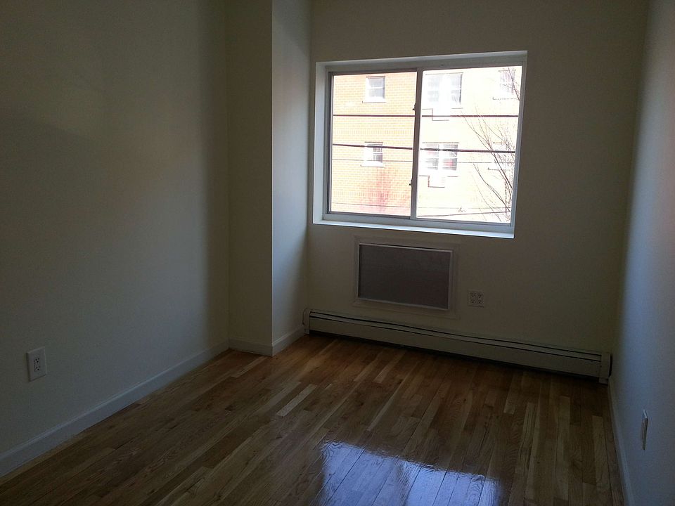 1st image of 7104 162nd St #3
