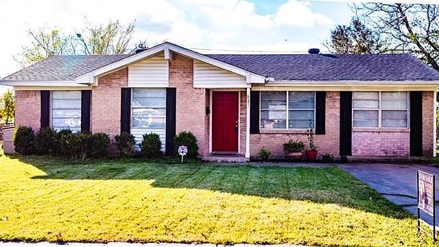 1st image of 821 Bluebonnet Ln