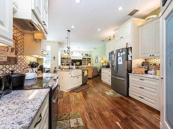5th image of 18911 Fairwood Ct