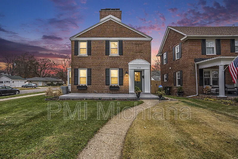 318 E Angela Blvd