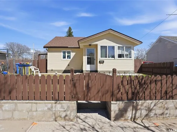 1472 103rd STREET, North Battleford, SK S9A 1L3