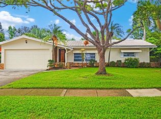 921 Deville Dr E, Largo, FL 33771