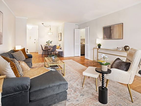 3rd image of 201 W 70th St APT 9G