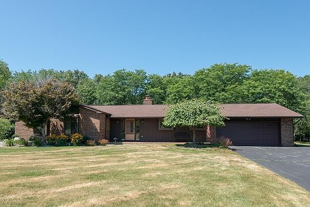 1st image of 9256 Lake Crest Dr