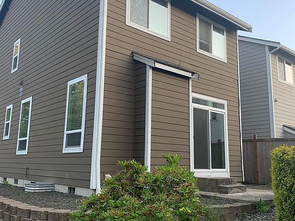 2nd image of 269 NE Miramar Cir