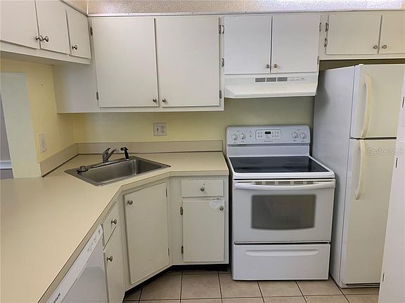4th image of 915 S Pine Ridge Cir Unit 915