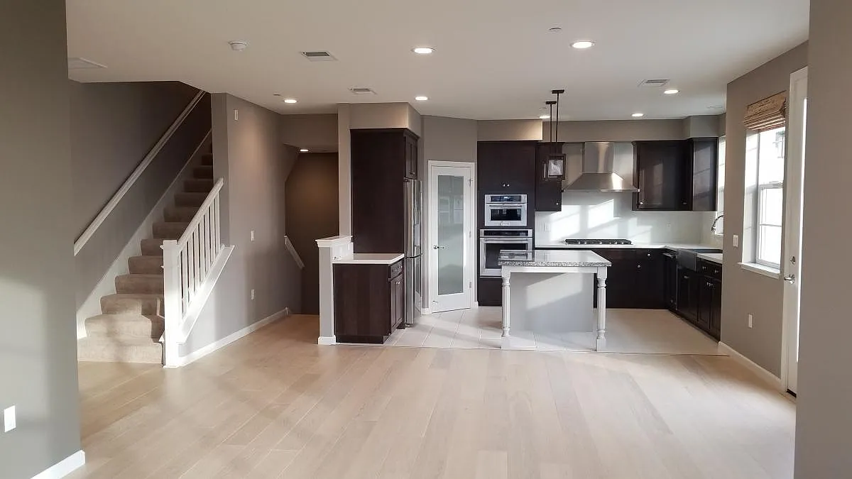 3 bed, 3.5 bath, 2002 sqft, $4,325 — Photo 3