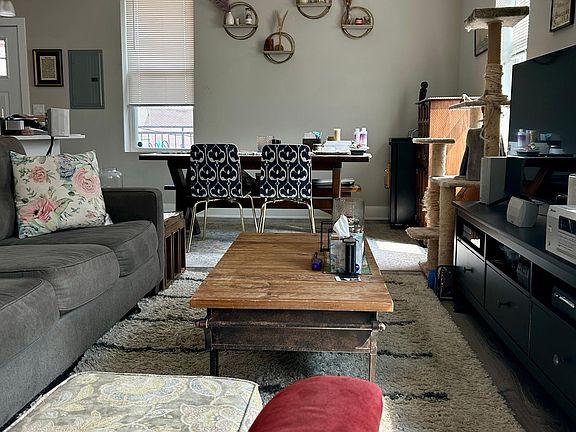 2nd image of 1414 W Blackhawk St #2R
