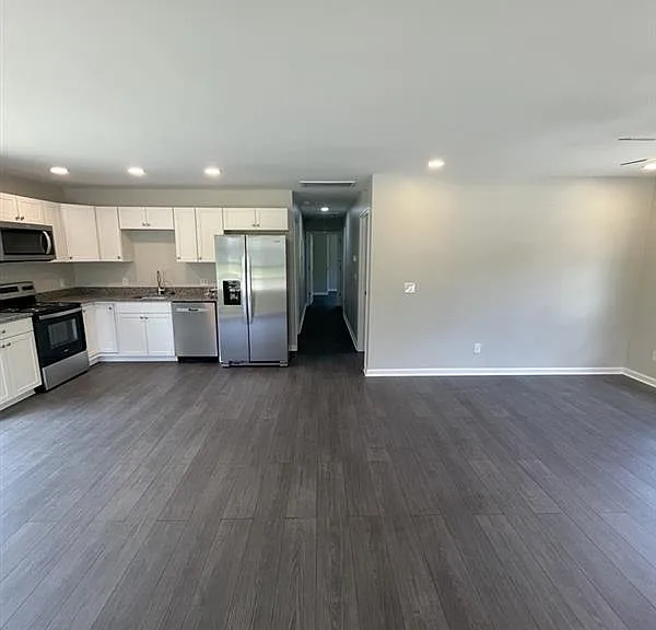 1006 Crystal Springs Dr — Photo 3