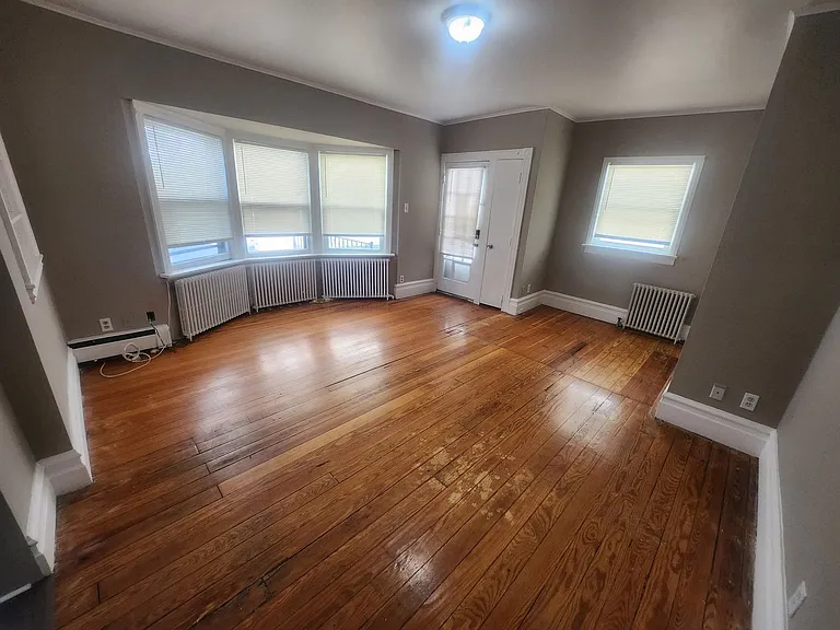 739 W Turner St — Photo 3
