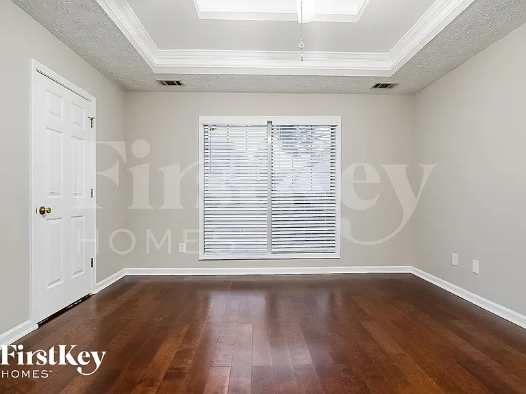 695 Avalon Forest Dr — Photo 7