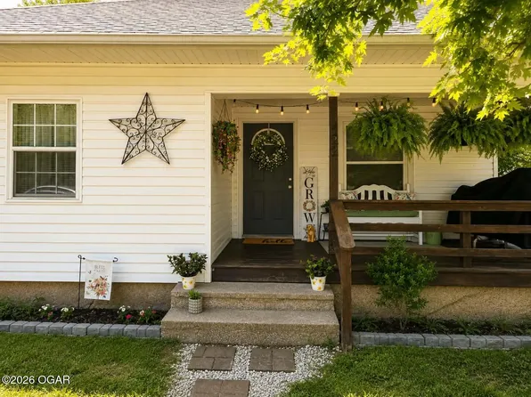 422 S Center St, Granby, MO 64844