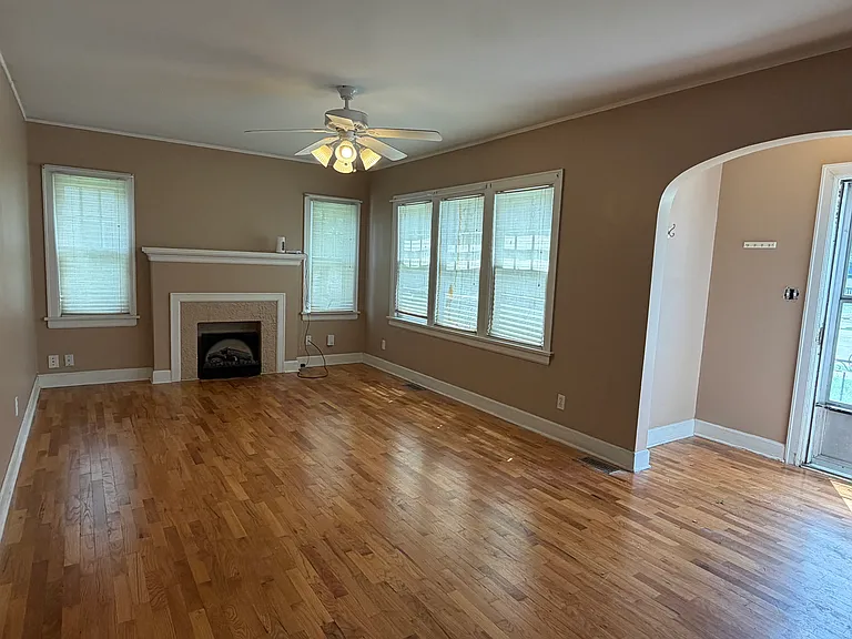 105 S Hartup St — Photo 2