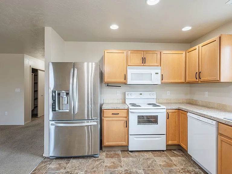 143 E Rose Lake Dr — Photo 15